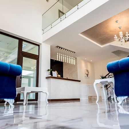 לוגוז' J'Adore Boutique Hotel מראה חיצוני תמונה
