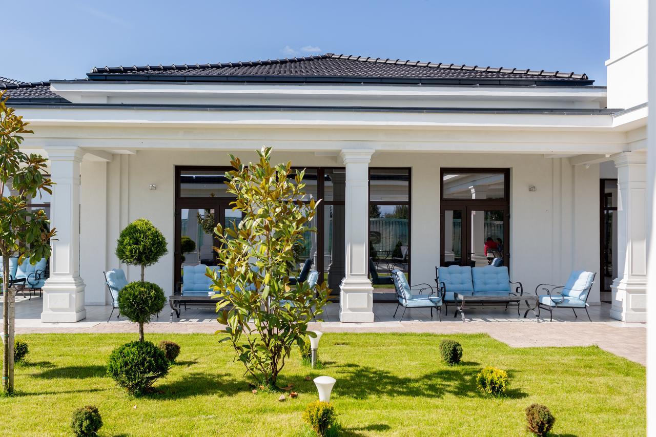 לוגוז' J'Adore Boutique Hotel מראה חיצוני תמונה