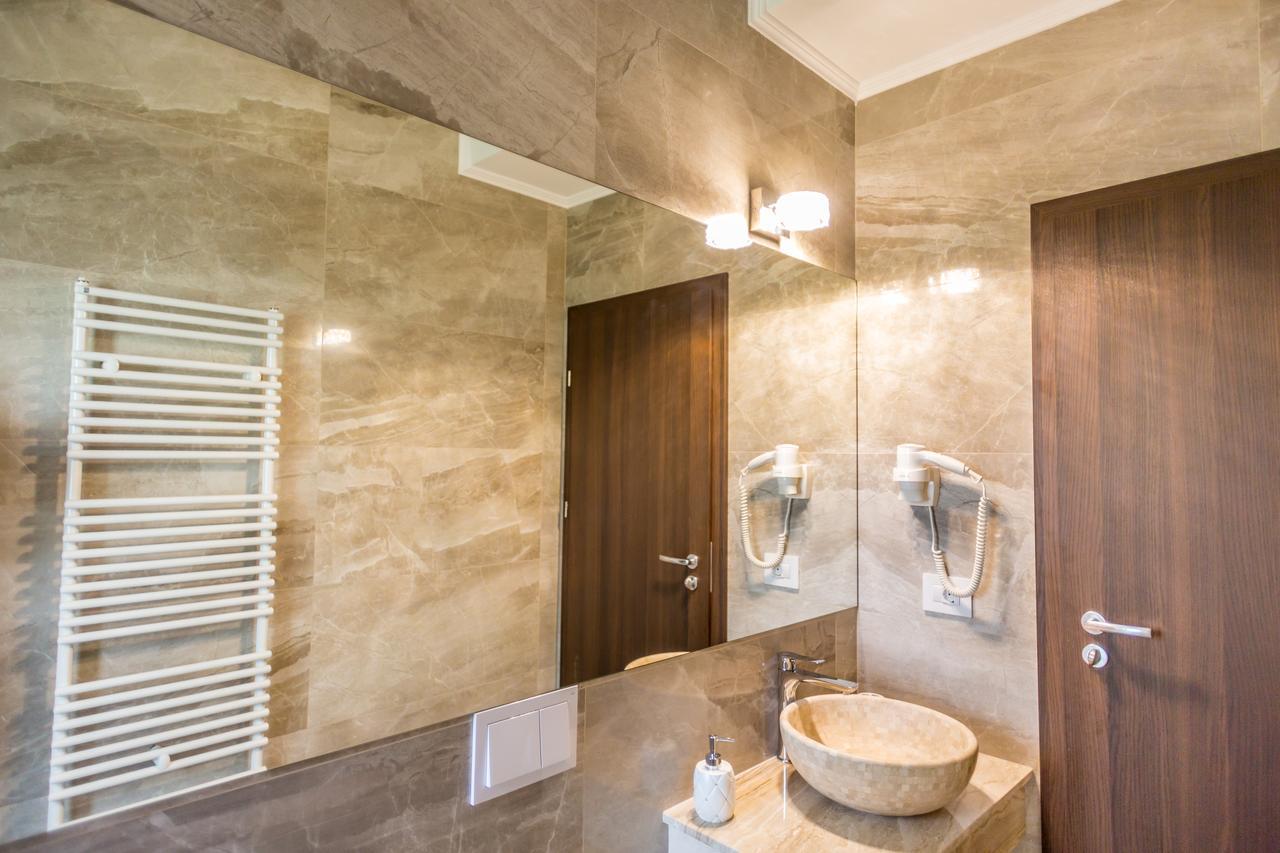 לוגוז' J'Adore Boutique Hotel מראה חיצוני תמונה