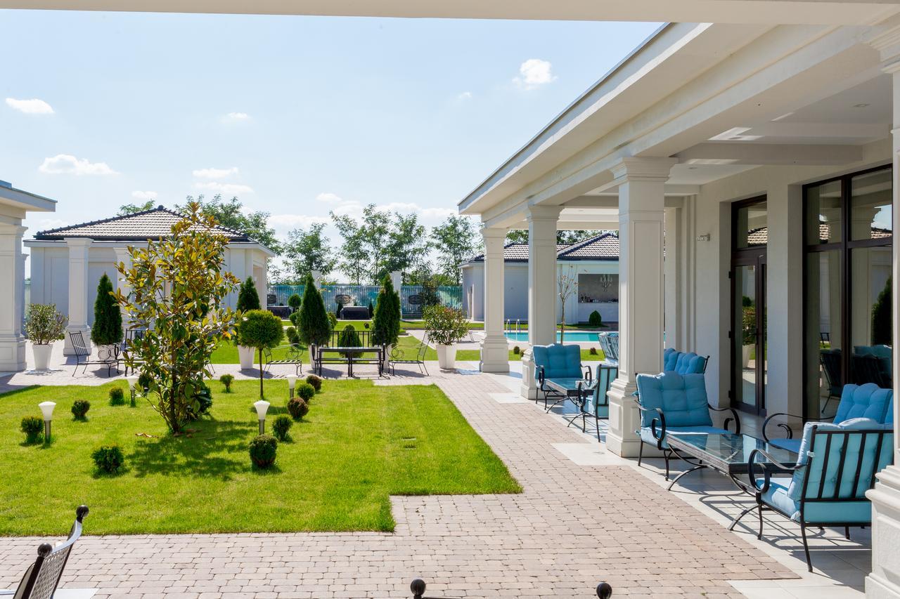 לוגוז' J'Adore Boutique Hotel מראה חיצוני תמונה