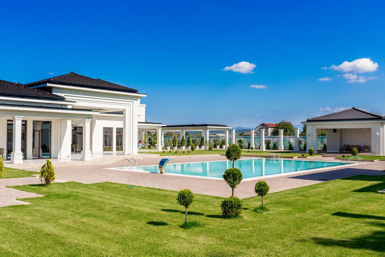 לוגוז' J'Adore Boutique Hotel מראה חיצוני תמונה