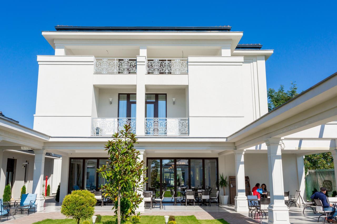 לוגוז' J'Adore Boutique Hotel מראה חיצוני תמונה