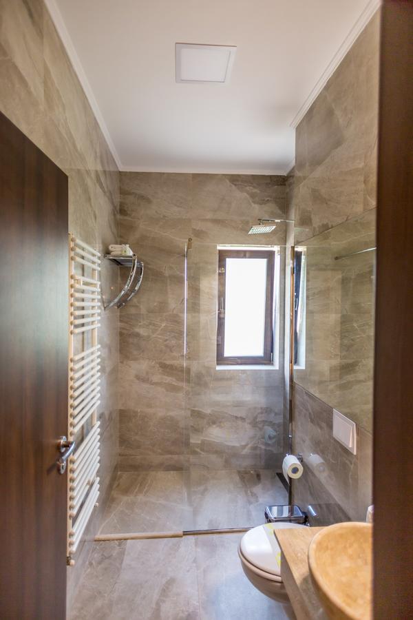 לוגוז' J'Adore Boutique Hotel מראה חיצוני תמונה