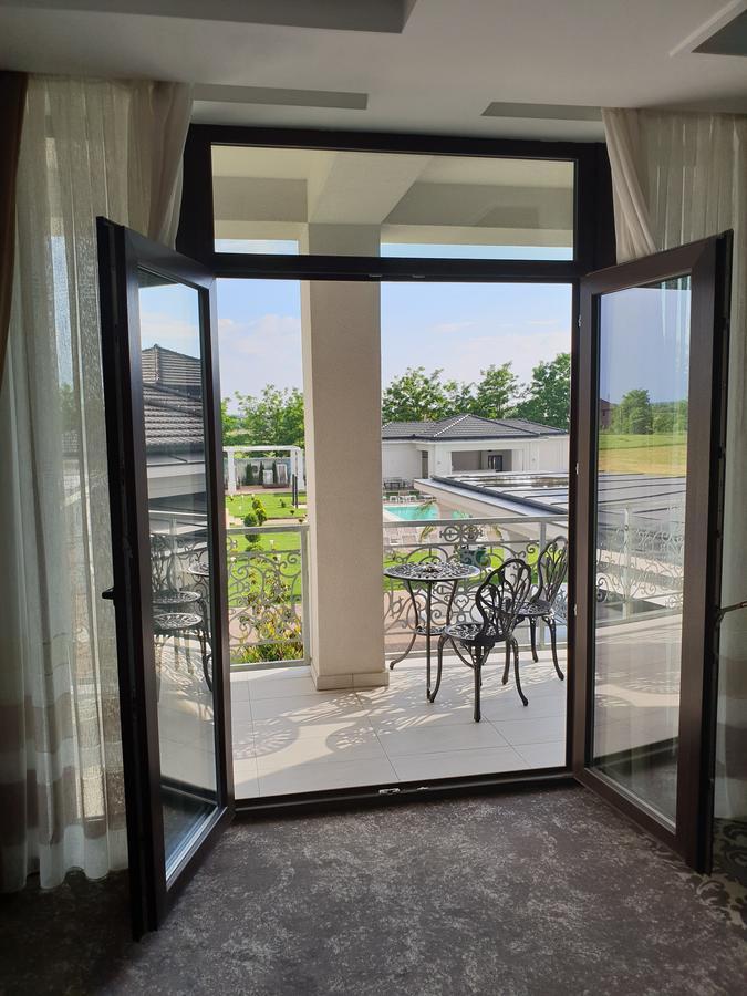 לוגוז' J'Adore Boutique Hotel מראה חיצוני תמונה