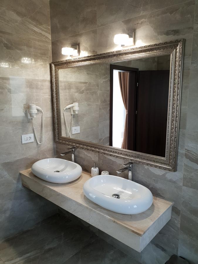 לוגוז' J'Adore Boutique Hotel מראה חיצוני תמונה